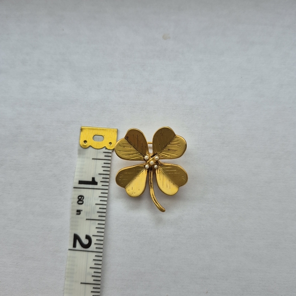 Danecraft gold tone four leaf clover brooch pin - Picture 6 of 6